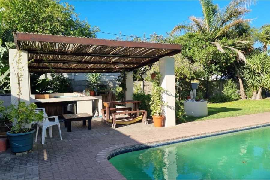 1 Bedroom Property for Sale in Sunridge Western Cape